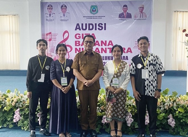 Kadikbud Malut, Abubakar Abdullah bersama 4 peserta pemenang audisi Gita Bahana Nusantara (GBN) Tahun 2025 tingkat Provinsi Maluku Utara.