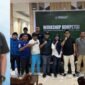 Sekjen Asprov PSSI Maluku Utara, Aldhy Ali, bersama anggota dalam kegiatan Workshop Kompetisi Usia Muda dan Sepak Bola Wanita || dok : kasedata.id