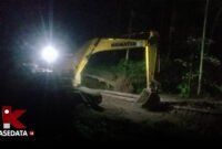 Eksavator saat dikerahkan ke lokasi banjir di Desa Nahi, Kecamatan Sulabesi Barat || Foto : karno_kasedata