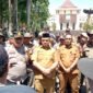 Karo Pemerintahan, Ali Fataruba menerima hering terbuka dengan masa aksi mengatasnamakan Majelis Rakyat Sofifi (Markas). Kehadiran masa membawa spanduk dengan tema, Sofifi Harga Mati, Selasa (22/7/2025). || Doc : IL_kasedata.id