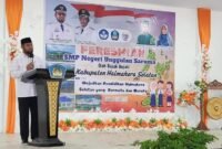 Bupati Halsel, Hasan Ali Bassam Kasuba, memberikan sambutan sekaligus meresmikan SMP Negeri Unggulan Saruma. || Doc : Ridal Lahani.
