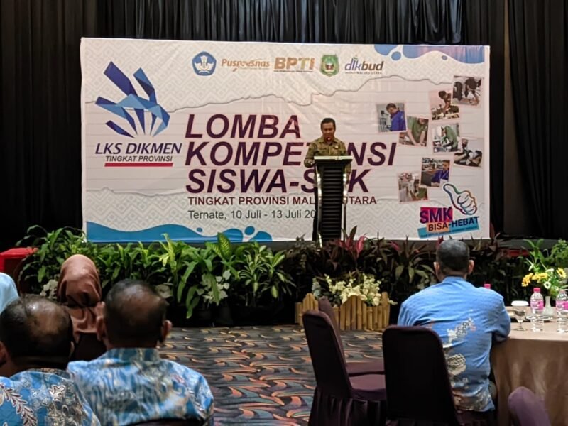 Gubernur Maluku Utara melalui Asisten I Bidang Pemerintahan dan Kesra, Kadri La Etje secara resmi membuka Lomba Kompetensi Siswa SMK tingkat Provinsi Maluku Utara. || Doc : Karsi_kasedata.id