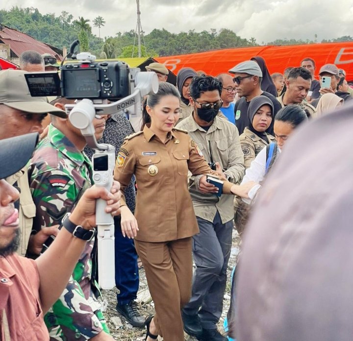 Gubernur Malut, Sherly Tjoanda Laos, saat melaksanakan Kunker di Halmahera Selatan.