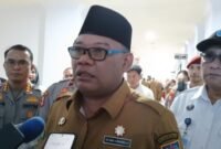 Sekda Provinsi Maluku Utara, Samsuddin A. Kadir, menyampaikan keterangan kepada awak media usia mengikuti serangkaian kegiatan sosialisasi P4GN dan tes urine ASN dilingkungan Pemprov Malut, Senin (14/7/2025). || Doc : kasedata.id