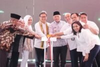 Menkes RI secara sama-sama menekan tombol serine sebagai penanda dimulainya pembangunan rumah sakit Sanana || Foto : karno_kasedata