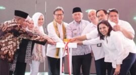 Menkes RI secara sama-sama menekan tombol serine sebagai penanda dimulainya pembangunan rumah sakit Sanana || Foto : karno_kasedata