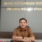 Plt Kepala BKD Maluku Utara, Zulkifli Bian, usai diwawancarai awak media di ruang kerjanya, Senin (21/7/2025). || Doc : IL_kasedata.id