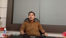 Plt Kepala BKD Maluku Utara, Zulkifli Bian, kepada awak media, Senin (21/7/2025) menyampaikan bahwa empat pejabat itu akan dikenakan sanksi berat berupa pemecatan dalam kasus suap dan penyalahgunaan jabatan. Menyusul satu ASN yang saat ini BKD masih menunggu hasil salinan putusan. || Doc : IL_kasedata.id