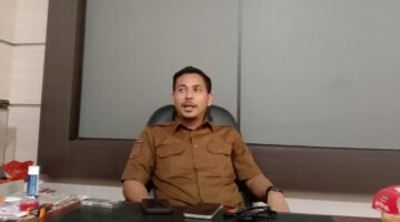 Plt Kepala BKD Maluku Utara, Zulkifli Bian, kepada awak media, Senin (21/7/2025) menyampaikan bahwa empat pejabat itu akan dikenakan sanksi berat berupa pemecatan dalam kasus suap dan penyalahgunaan jabatan. Menyusul satu ASN yang saat ini BKD masih menunggu hasil salinan putusan. || Doc : IL_kasedata.id
