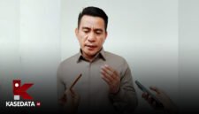 Ketua DPRD Kota Ternate, Rusdi A. IM, saat diwawancarai || Foto : kasedata.id