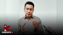 Ketua DPRD Kota Ternate, Rusdi A. IM, saat diwawancarai || Foto : kasedata.id