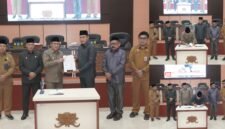 Pendatanganan secara resmi nota KUA PPAS APBD Perubahan Tahun Anggaran 2025 || Foto : ewin_kasedata