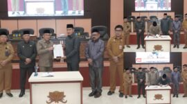 Pendatanganan secara resmi nota KUA PPAS APBD Perubahan Tahun Anggaran 2025 || Foto : ewin_kasedata