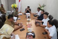 Wagub Sarbin Sehe memimpin rapat bersama Kementerian PU yang dihadir langsung Kepala sub Dirjen wilayah II Prasarana strategis dukungan perekonomian, Peribadatan, Olahraga, Kesehatan, Sosial budaya, Ervin Delmisa.