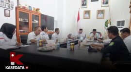 Suasana rapat di ruangan Kabag pemerintahan bersama wakil bupati dan kapala desa Mangon dan kepala desa Man Gega || Foto : karno_kasedata
