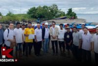 Foto bersama dengan Wakil Bupati Halsel usai penyerahan bantuan kepada nelayan || Dok : Ridal_kasedata  
