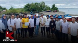 Foto bersama dengan Wakil Bupati Halsel usai penyerahan bantuan kepada nelayan || Dok : Ridal_kasedata  