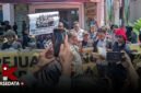 Front Perjuangan untuk Demokrasi (FPUD) Maluku Utara saat menggelar aksi di depan Kantor Kejati Maluku Utara || Foto : sukarsi_kasedata