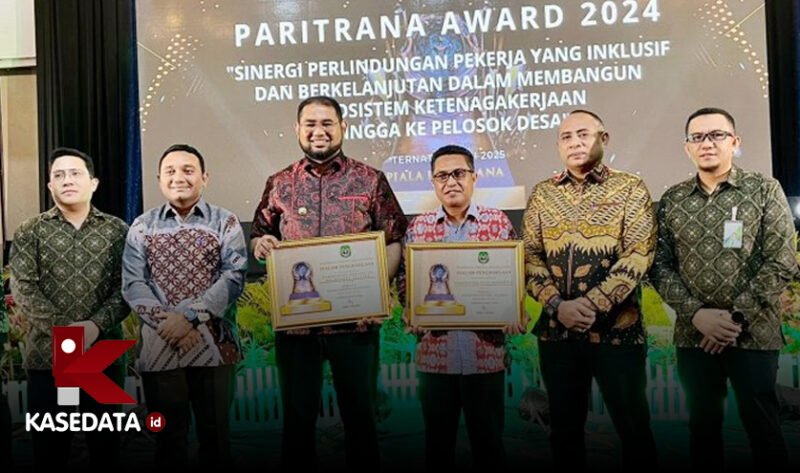 Paritrana Award 2024 yang diberikan kepada Bupati Halsel, Hasan Ali Bassam Kasuba, di Gamalama Meeting Room Bella Hotel Ternate || dok : ridal_kasedata