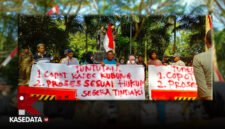 Aliansi Garda Kubung Menggugat saat menggelar aksi unjuk rasa di Kantor Bupati Halse || Foto : Ridal_kasedata