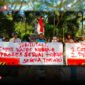 Aliansi Garda Kubung Menggugat saat menggelar aksi unjuk rasa di Kantor Bupati Halse || Foto : Ridal_kasedata