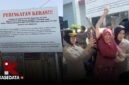 Polda Maluku Utara saat memasang sejumlah titik plang peringatan/Protes seorang warga Ubo-Ubo || Dok : kasedata.id