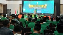 Ketua Umum Pimpinan Pusat GP Ansor Addin Jauharuddin memberikan sambutan usai dilakukan pelantikan PW GP Ansor Maluku Utara, Sabtu (9/8/2025). || dok : Ilham