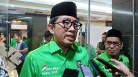 Wakil Ketua Umum DPP PKB, H. Faisol Riza, diwawancarai awak media usai membuka Rakerwil DPW PKB Maluku Utara. || dok : Ilham/KASEDATA.ID