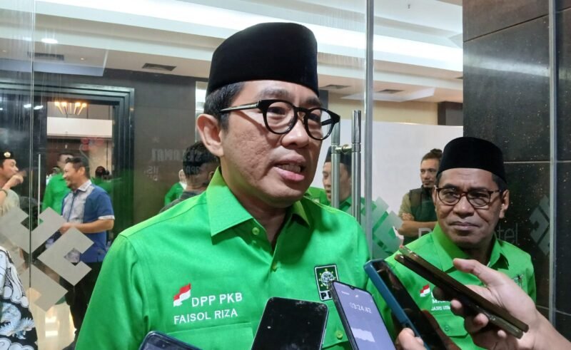 Wakil Ketua Umum DPP PKB, H. Faisol Riza, diwawancarai awak media usai membuka Rakerwil DPW PKB Maluku Utara. || dok : Ilham/KASEDATA.ID