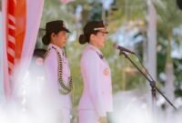 Gubernur Maluku Utara Sherly Tjoanda Laos menjadi Irup HUT ke-80 RI. Usai upacara HUT RI ia menyematkan tanda kehormatan itu kepada ASN. || dok : Ilham/Kasedata