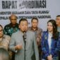 Gubernur Maluku Utara, Sherly Tjoanda Laos mendampingi Menteri ATR/BPN RI, Nusron Wahid dan Ketua Komisi II DPR RI, Muhammad Rifqinizamy Karsayuda untuk menyampaikan pernyataan pers usai melaksanakan Rakor bersama seluruh kepala daerah. || dok : KASEDATA.ID