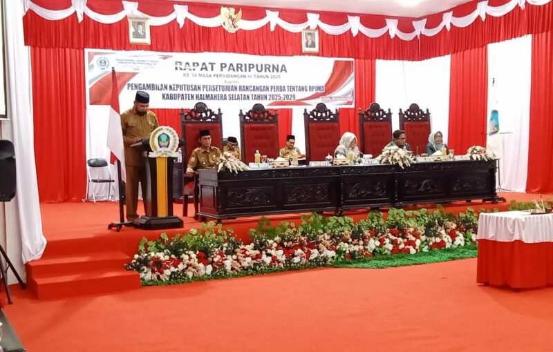 Pidato Bupati Halsel dalam rapat paripurna pengesahan RPJMD 2025-2029 || Foto : Ridal_kasedata