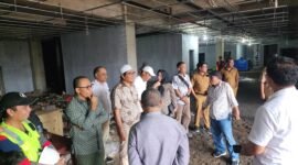 Ketua Komisi IV DPRD Malut, Muhajirin Bailussy bersama anggota Komisi monitoring pembangunan gedung jantung terpadu RSUD dr. Chasan Boesoirie Ternate beberapa waktu lalu. || dok : kasedata.id