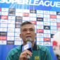 Pelatih Malut United Hendri Sosilo dalam Sesi konferensi pers jelang laga perdana kontra Bali United di Stadion Gelora Kie Raha. || dok : Kasedata