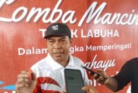 Kepala Dinas Kelautan dan Perikanan, Idris Ali diwawancarai awak media usai menutup kegiatan mancing mania. || dok : Ridal/Kasedata