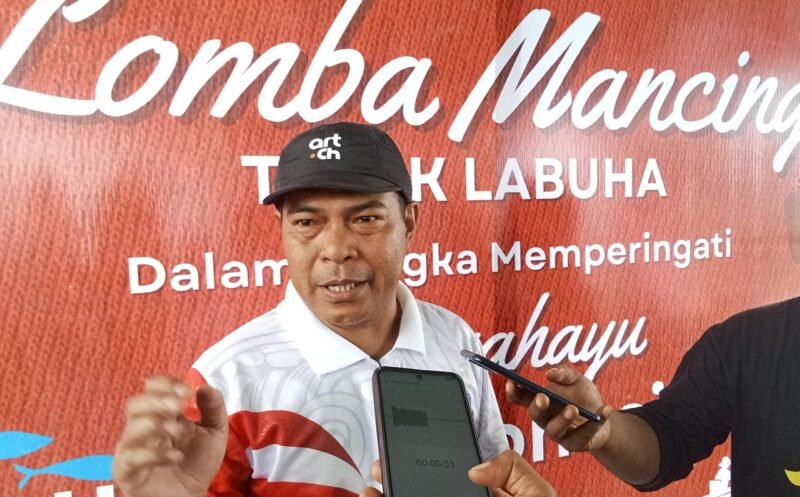 Kepala Dinas Kelautan dan Perikanan, Idris Ali diwawancarai awak media usai menutup kegiatan mancing mania. || dok : Ridal/Kasedata