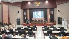 Pidato Wali Kota Ternate dalam rapat paripurna dengan dua agenda yakni Penandatanganan Nota Kesepakatan KUA-PPAS APBD Tahun 2026 serta penyampaian rancangan Perubahan APBD 2025 || Foto : Ewin_kasedata