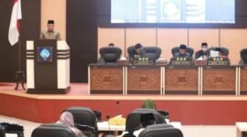 Wali Kota Ternate, Dr. H. M. Tauhid Soleman, saat menyampaikan jawaban atas pandangan umum fraksi-fraksi DPRD || Foto : istimewa