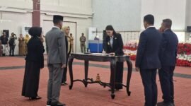 Gubernur Malut, Sherly Tjoanda Laos melantik 48 pejabat eselon III dan IV dilingkup Pemprov Malut. || dok : KASEDATA.ID