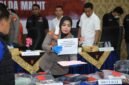 Konferensi pers pengungkapan kasus ini dipimpin langsung oleh Kapolda Maluku Utara, Irjen Pol Waris Agono, didampingi Kabid Humas Polda Malut, Direktur Reskrimum Polda Malut, dan Kapolres Ternate AKBP Anita Ratna Yulianto, Rabu (27/8/2025). || dok : KASEDATA.ID