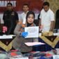 Konferensi pers pengungkapan kasus ini dipimpin langsung oleh Kapolda Maluku Utara, Irjen Pol Waris Agono, didampingi Kabid Humas Polda Malut, Direktur Reskrimum Polda Malut, dan Kapolres Ternate AKBP Anita Ratna Yulianto, Rabu (27/8/2025). || dok : KASEDATA.ID