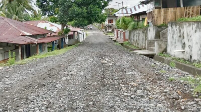 Proyek jalan di Pulau Makeang || dok : ridal_kasedata