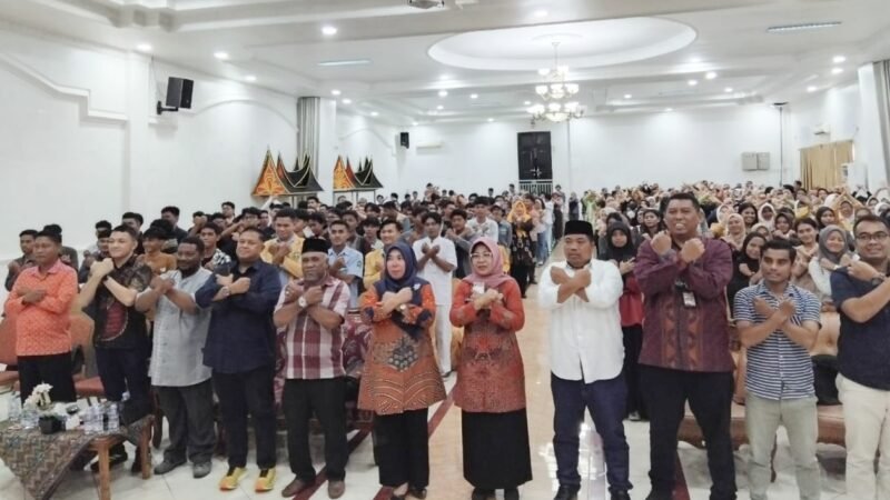 Foto bersama usai kegiatan sosialisasi yang digelar Badan Perlindungan Pekerja Migran Indonesia (BP3MI) Sulawesi Utara, bekerja sama dengan Disnakertrans Provinsi Maluku Utara dan TM Fondation || Sukarsi_kasedata