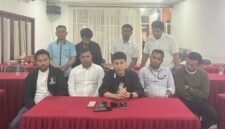 Bakal Calon Ketua Umum HIPMI Malut, Firadus Amir, bersama timnya saat menggelar konference pers usai mendaftar ke panitia pelaksana || Foto : kasedata.id