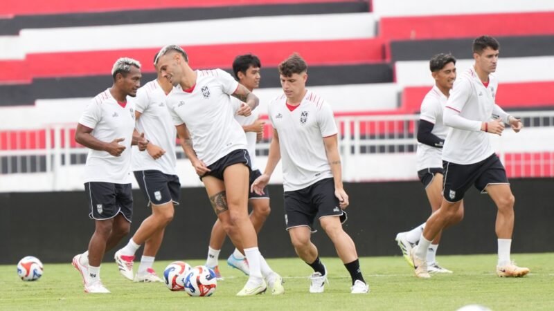 Latihan pemian Malut United di Stadion Gelora Kie Raha jelang kontra PSIM Yogyakarta || Foto : MU