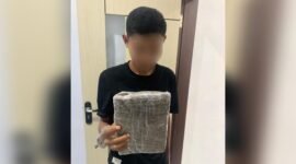 Oknum mahasiswa beserta barang buktinya, ditangkap oleh Satuan Reserse Narkoba Polres Ternate || Foto : istimewa