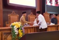 Wakil Gubernur Maluku Utara, Sarbin Sehe menghadiri rapat Paripurna masa persidangan ketiga tahun sidang 2024-2025 bertempat di ruang sidang utama DPRD Provinsi Maluku Utara, Senin, (4/8/2025).