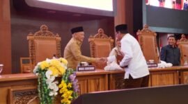 Wakil Gubernur Maluku Utara, Sarbin Sehe menghadiri rapat Paripurna masa persidangan ketiga tahun sidang 2024-2025 bertempat di ruang sidang utama DPRD Provinsi Maluku Utara, Senin, (4/8/2025).