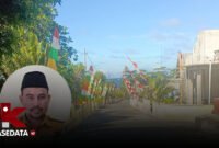 Pemasangan umbul-umbul untuk menyambut HUT Kemerdekaan RI/Camat Pulau Batang Dua, Roby Koloca || dok : kasedata.id  