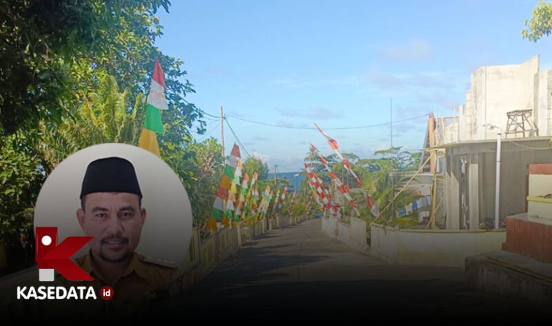 Pemasangan umbul-umbul untuk menyambut HUT Kemerdekaan RI/Camat Pulau Batang Dua, Roby Koloca || dok : kasedata.id  